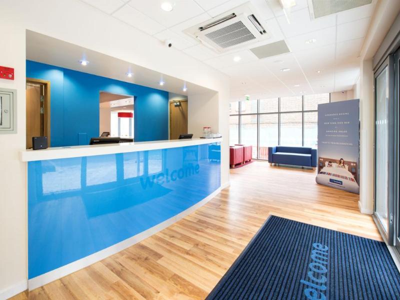 Travelodge London Greenwich High Road Экстерьер фото