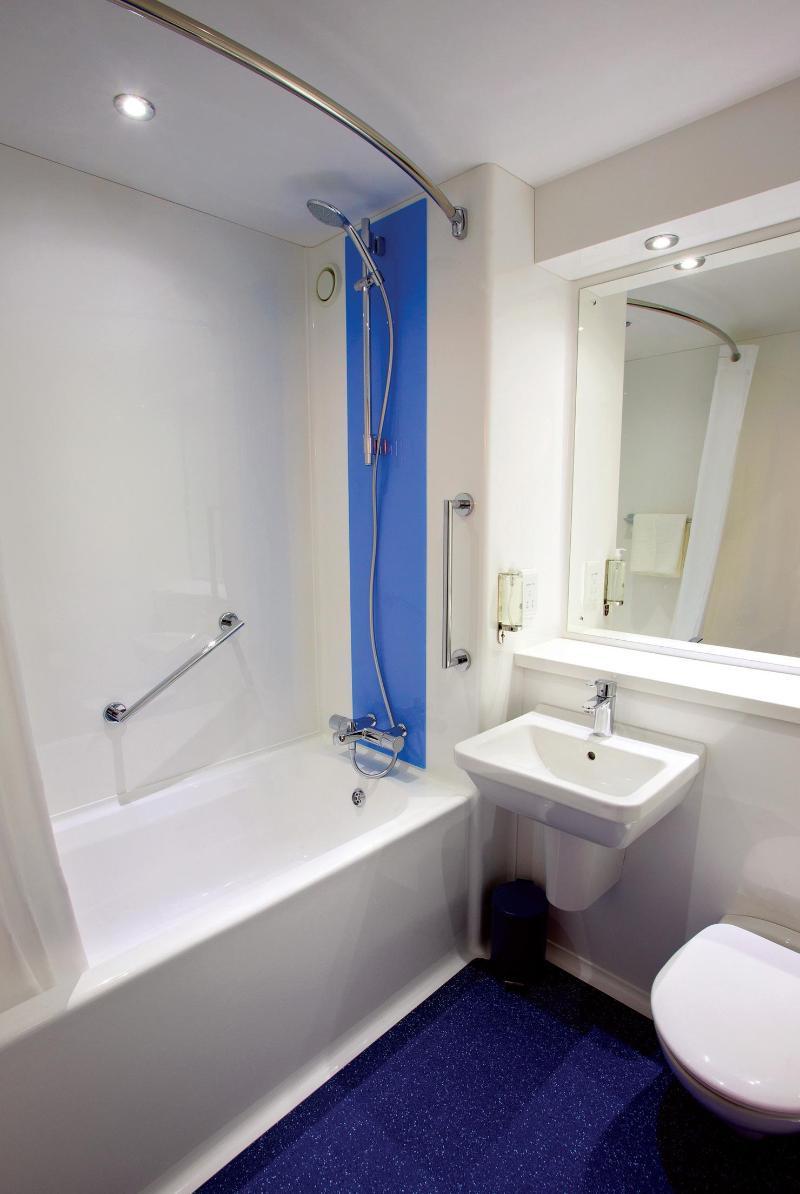 Travelodge London Greenwich High Road Экстерьер фото